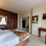 Rexton Hotel 4*