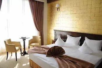 Rexton Hotel 4*