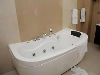 Rexton Отель Крайова